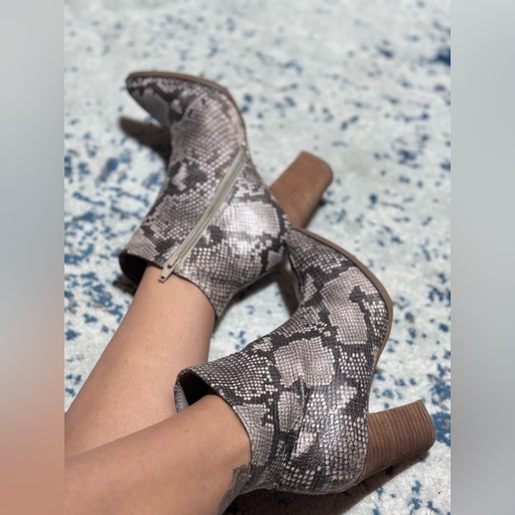Carlos Snake Print Booties - Picture 5 of 7